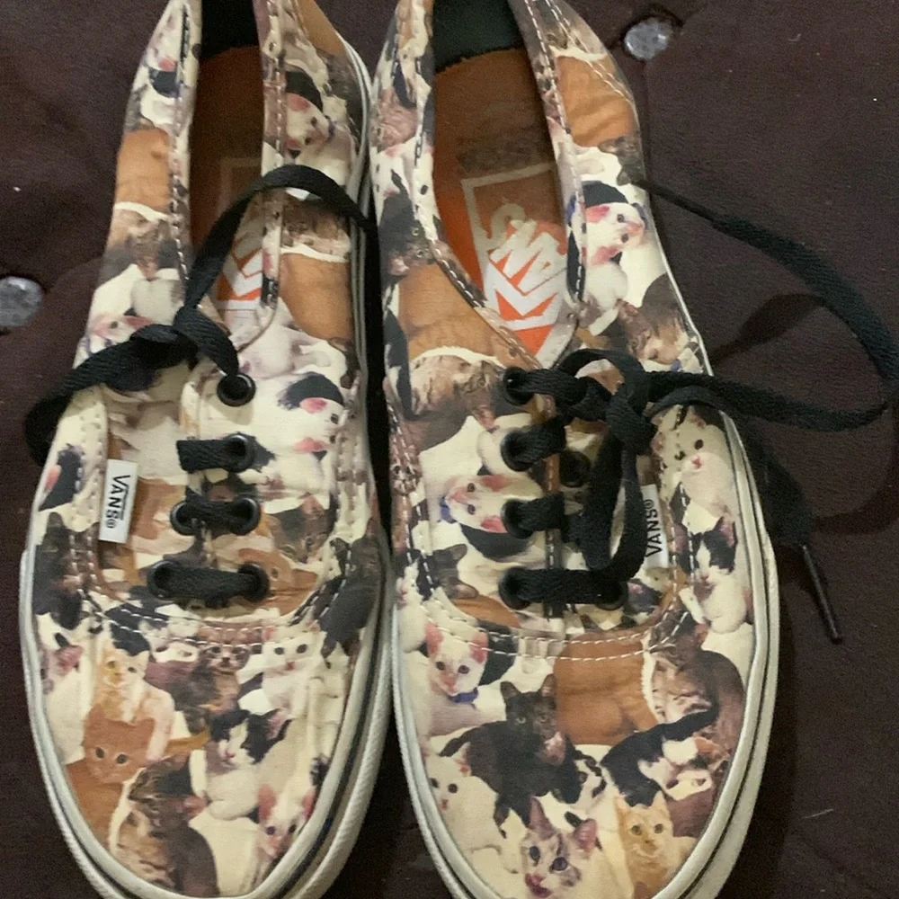 Vans - Picture 1 of 6